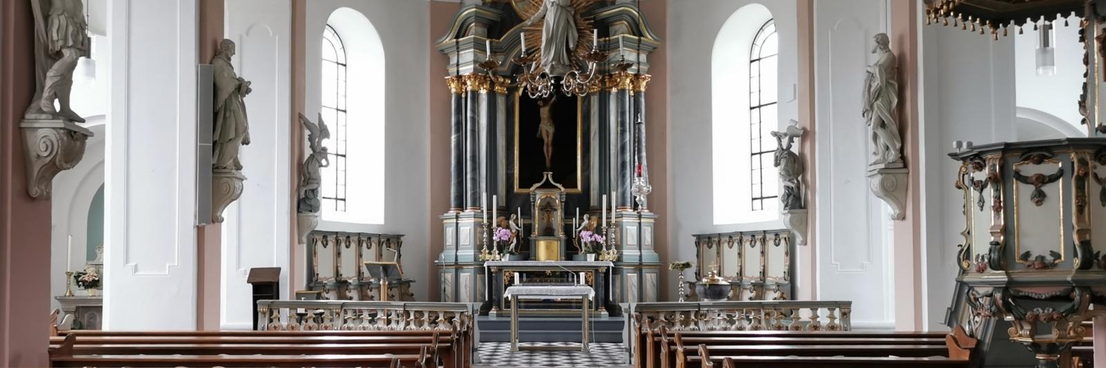 Versteckte Schätze, eine besondere Atmosphäre und skurrile Knochen: Das alles gibt es in St. Andreas in Neuss-Norf zu entdecken. In diesem Jahr feiert die Kirche gleich mehrere Jubiläen.