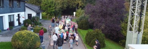 Jedes Jahr im September heißt es: Mama hat frei. Dann fahren 25 Väter mit ihren Kindern für ein Wochenende nach Niedermühlen bei Asbach. Organisiert wird die Fahrt seit 10 Jahren von Pastoralreferent Thomas Burgmer in Kooperation mit dem Familienforum Edith Stein. Dieses Foto machte Maria Weigand für Himmel und Erde im Rhein-Kreis Neuss für das Familienforum Edith Stein.