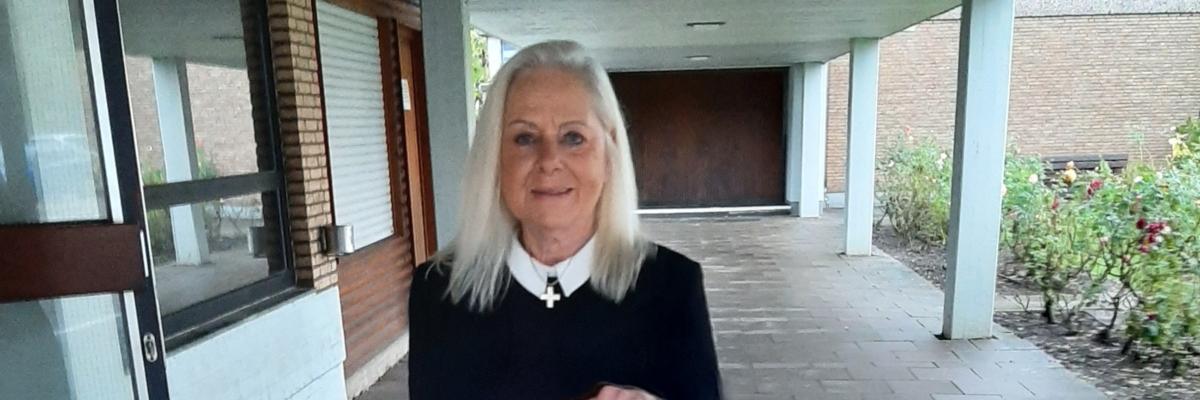 Ruth Gerhards engagiert sich ehrenamtlich im Cafe Lichtblick in Meerbusch-Büderich. Hier ist immer was los. Initiiert hat es die Engagementsförderin Astrid Fox für die katholische Kirchengemeinde St. Mauritius und Heilig Geist in Meerbusch. Dieses Foto von Ruth Gerhards machte Annette Florin für Himmel und Erde im Rhein-Kreis Neuss für das familienforum edith stein.